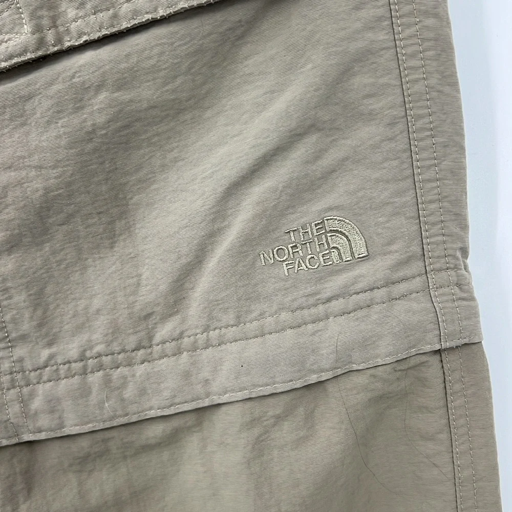 The North Face transformer 2 in 1 cargo khaki pants SZ M